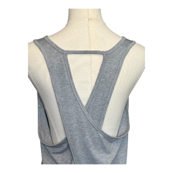EUC Athleta essence tie-back tank – light heather gray, size M - Picture 4 of 8